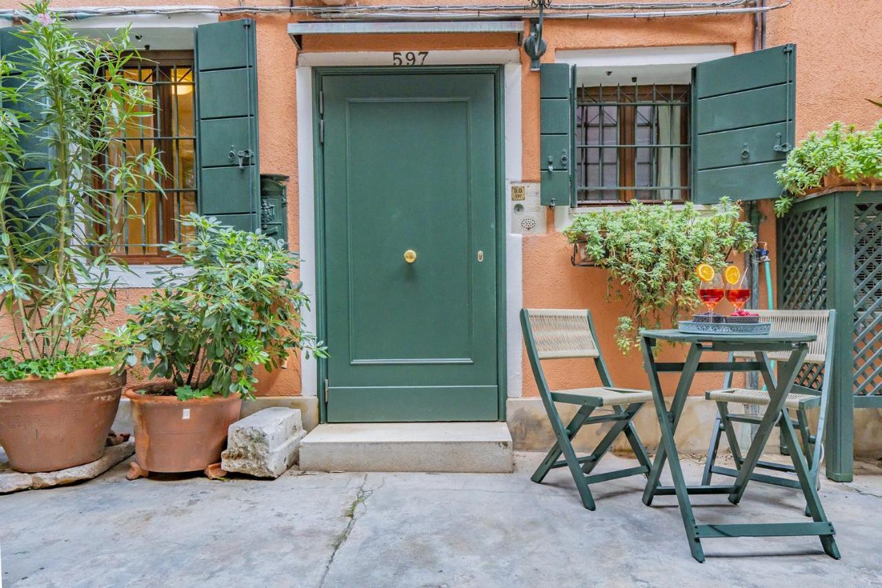 Lo Squero 1 The Secret Courtyard In Dorsoduro Apartment Venice Exterior photo
